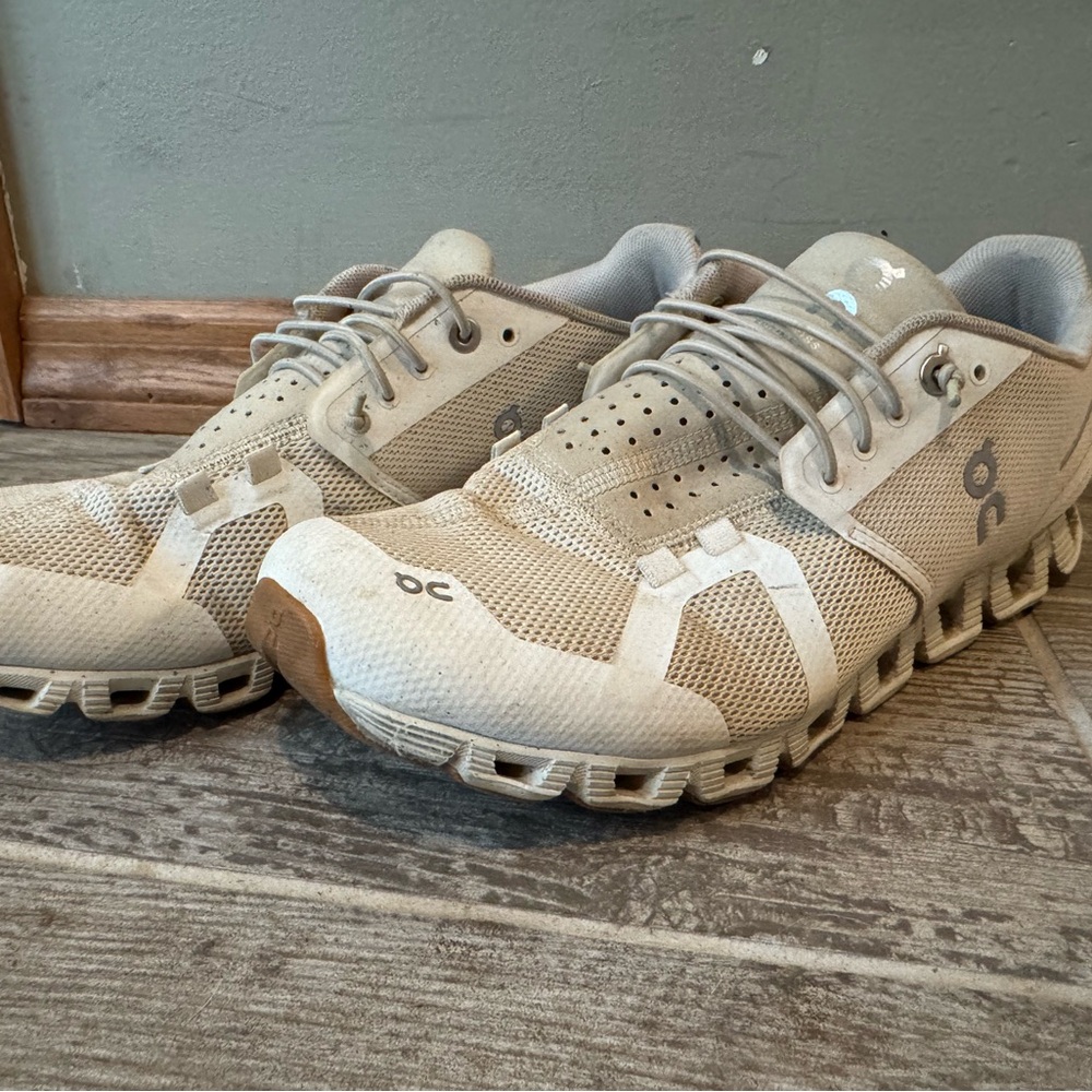 On Running White/Tan shoe